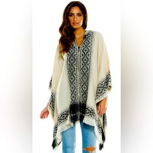 Elan zip poncho. Hooded poncho sweater. One size.